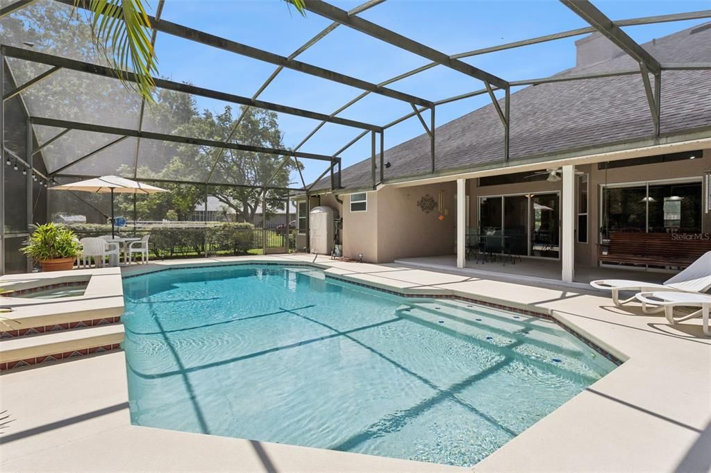 Activo con contrato: $964,500 (5 camas, 3 baños, 2717 Pies cuadrados)