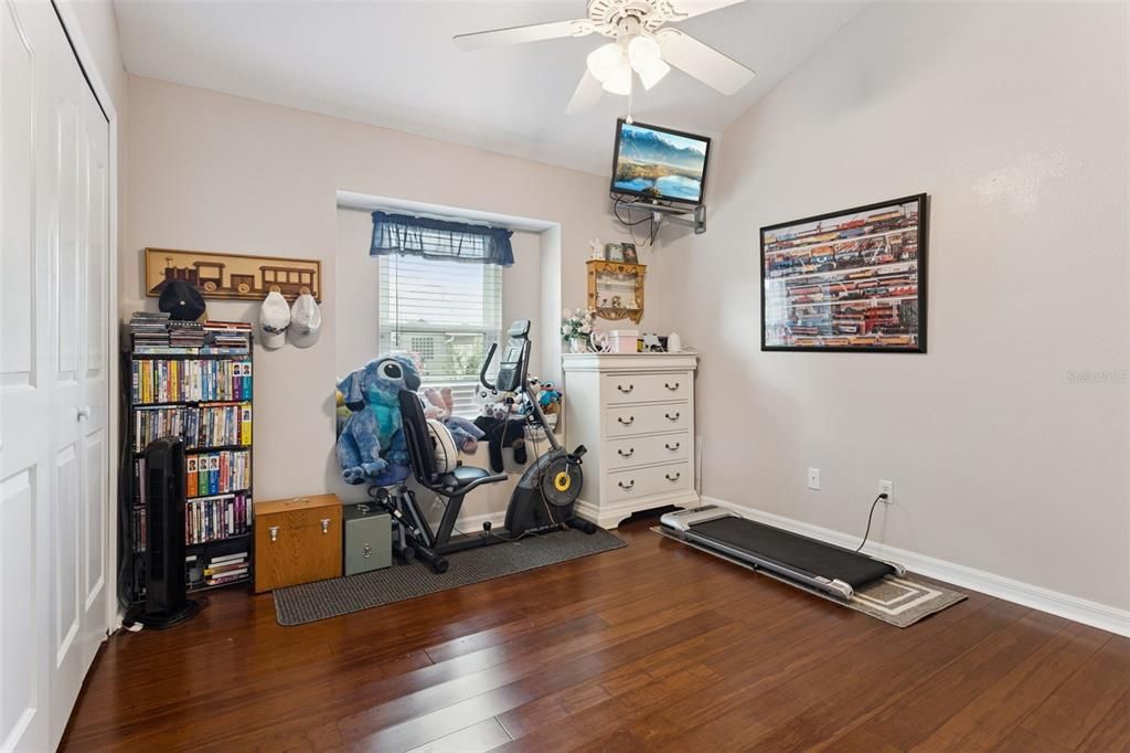 Activo con contrato: $964,500 (5 camas, 3 baños, 2717 Pies cuadrados)
