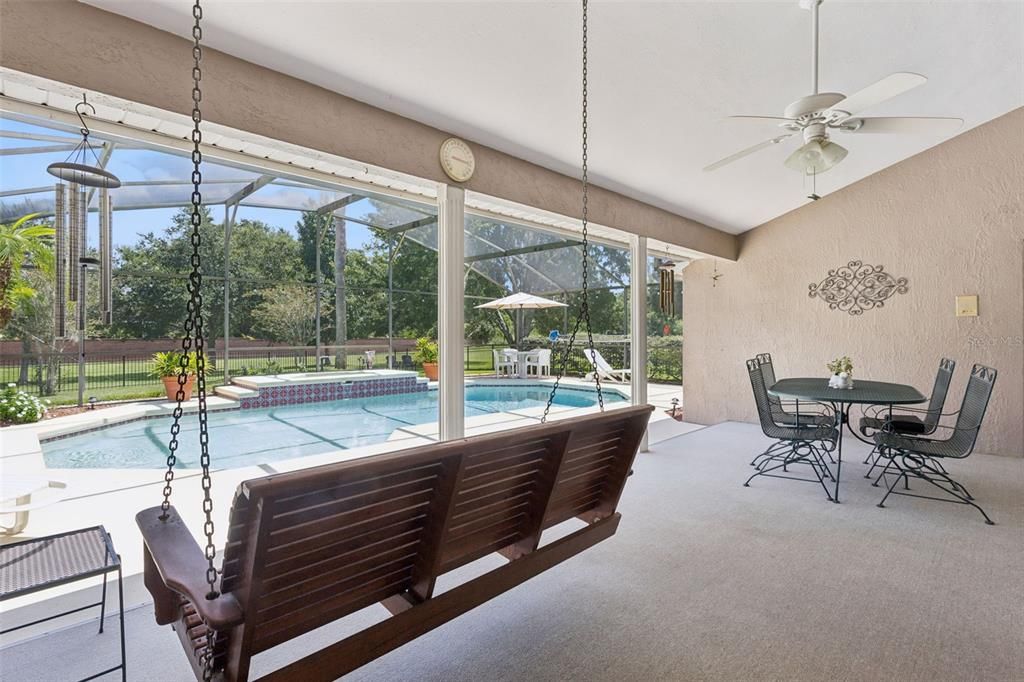 Activo con contrato: $964,500 (5 camas, 3 baños, 2717 Pies cuadrados)