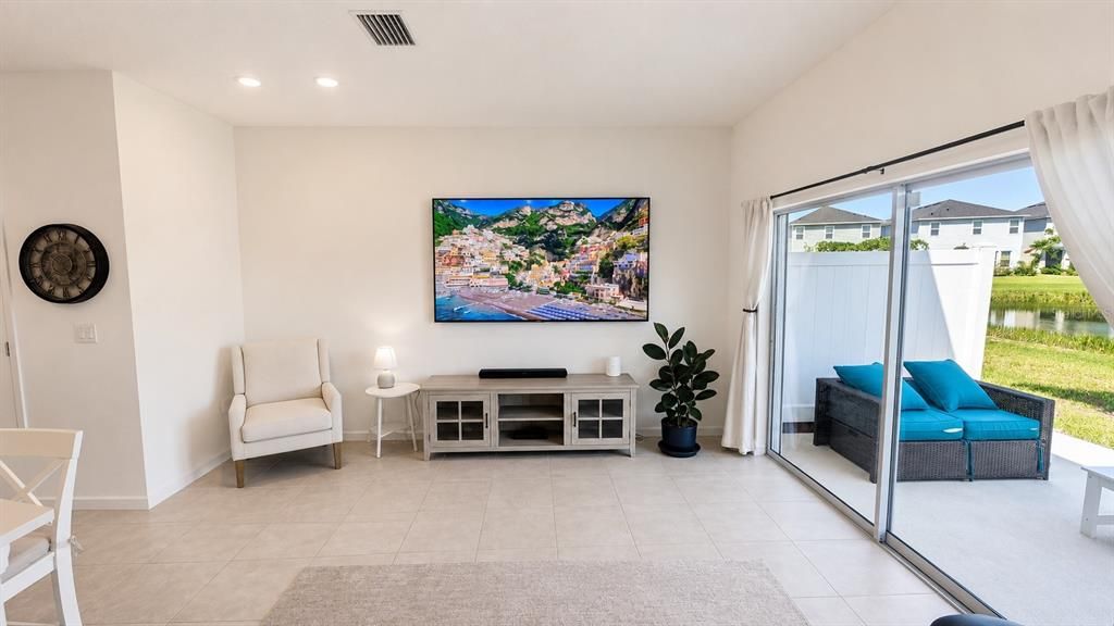 For Rent: $2,100 (3 beds, 2 baths, 1373 Square Feet)