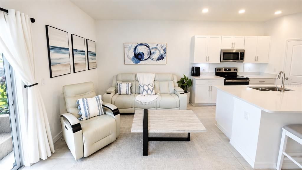 For Rent: $2,100 (3 beds, 2 baths, 1373 Square Feet)