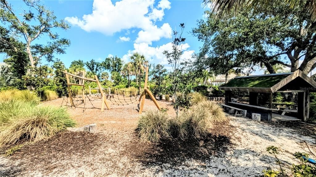 For Rent: $2,100 (3 beds, 2 baths, 1373 Square Feet)