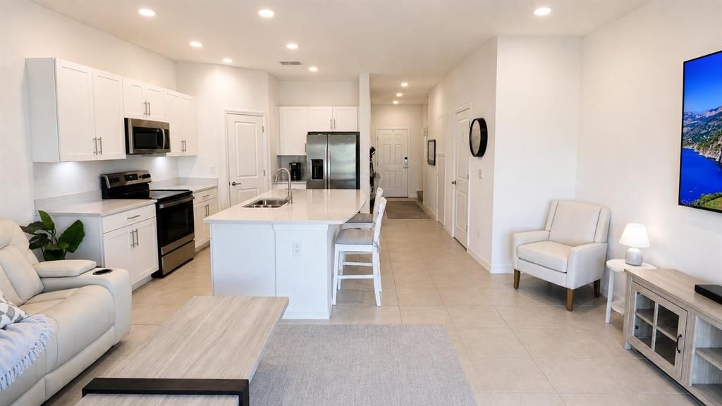 For Rent: $2,100 (3 beds, 2 baths, 1373 Square Feet)