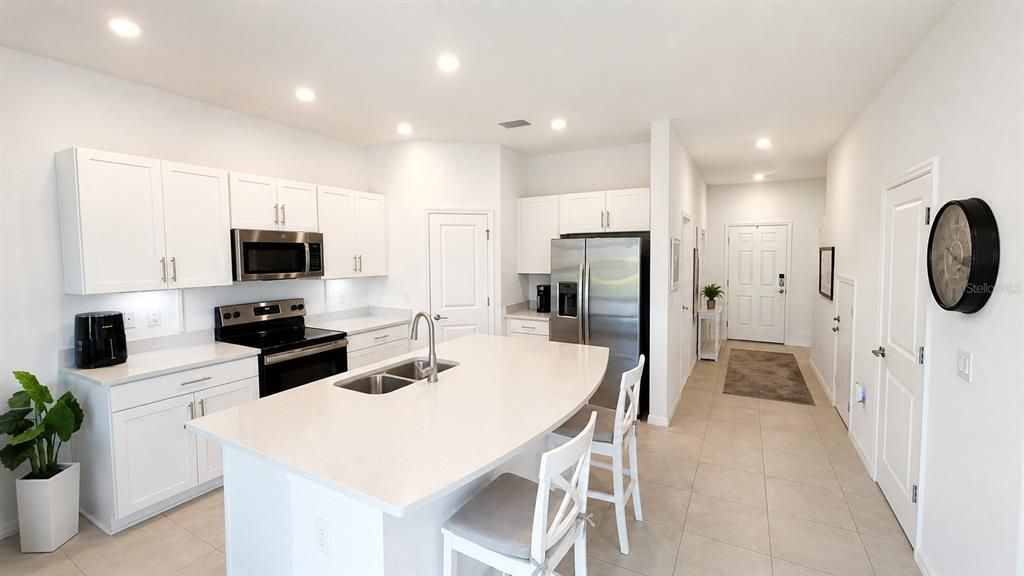 For Rent: $2,100 (3 beds, 2 baths, 1373 Square Feet)