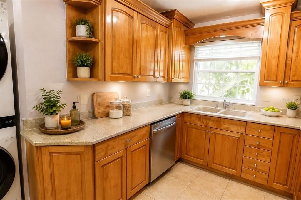 For Sale: $184,900 (2 beds, 2 baths, 1206 Square Feet)