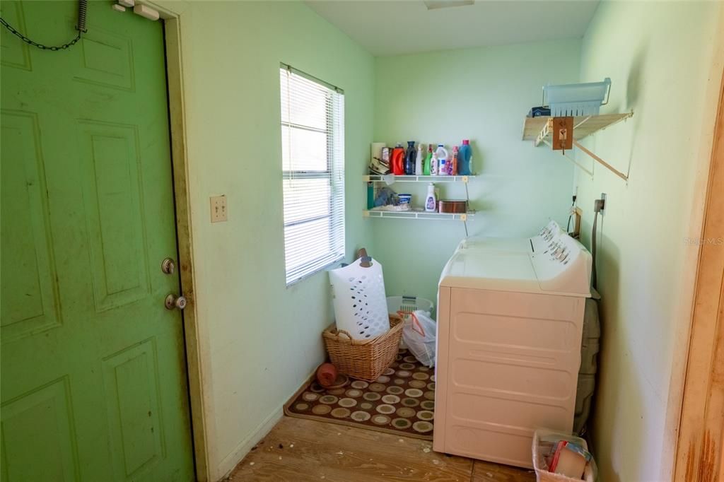 For Sale: $349,000 (3 beds, 1 baths, 1304 Square Feet)