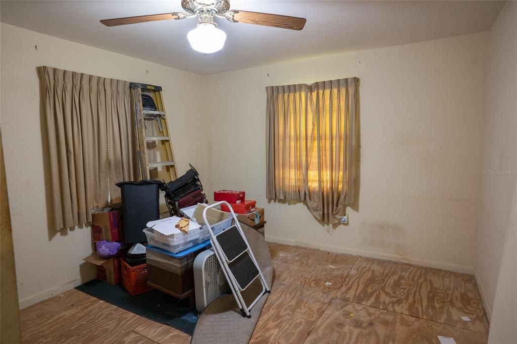 For Sale: $349,000 (3 beds, 1 baths, 1304 Square Feet)