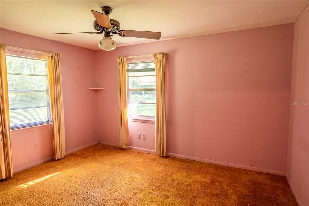 For Sale: $349,000 (3 beds, 1 baths, 1304 Square Feet)