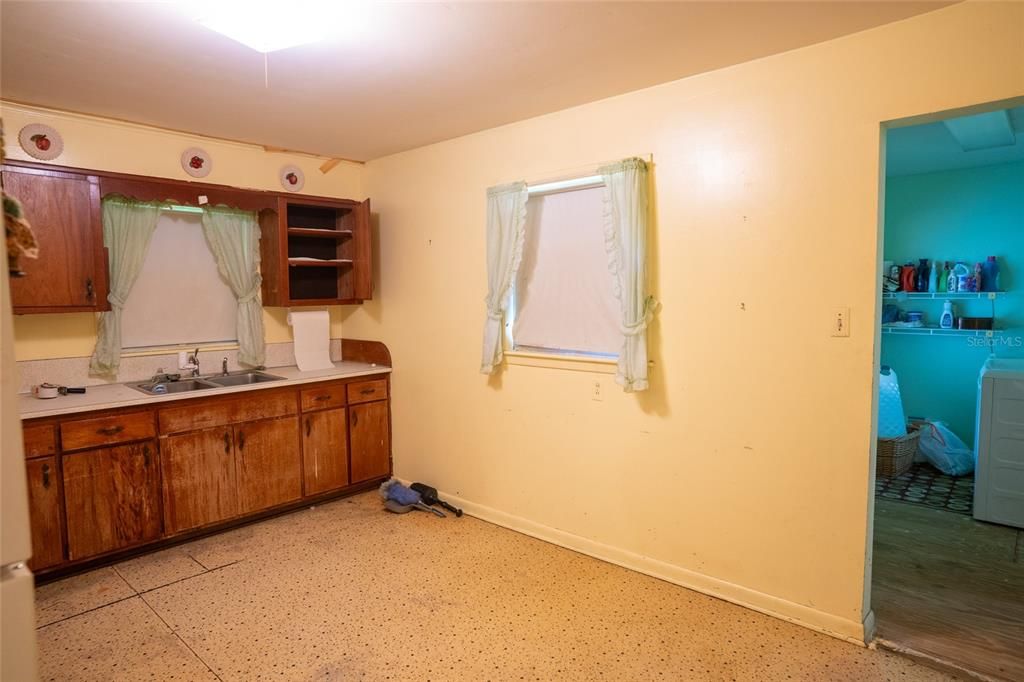 For Sale: $349,000 (3 beds, 1 baths, 1304 Square Feet)