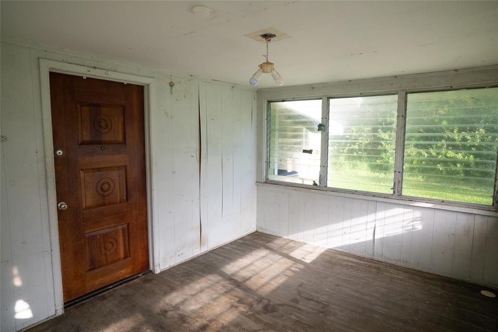 For Sale: $349,000 (3 beds, 1 baths, 1304 Square Feet)