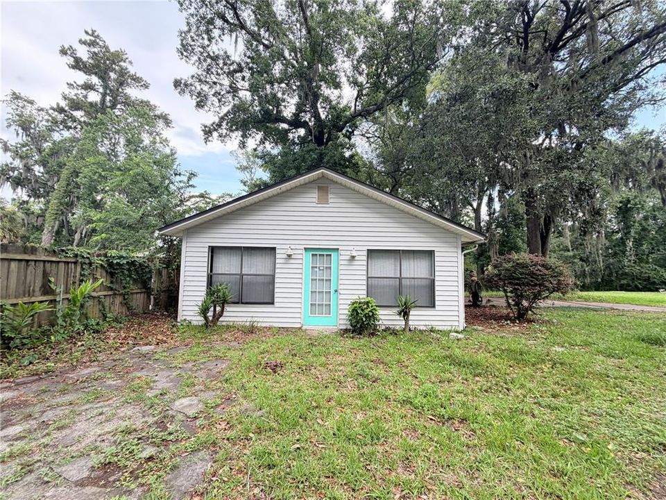 For Sale: $105,000 (3 beds, 2 baths, 1544 Square Feet)