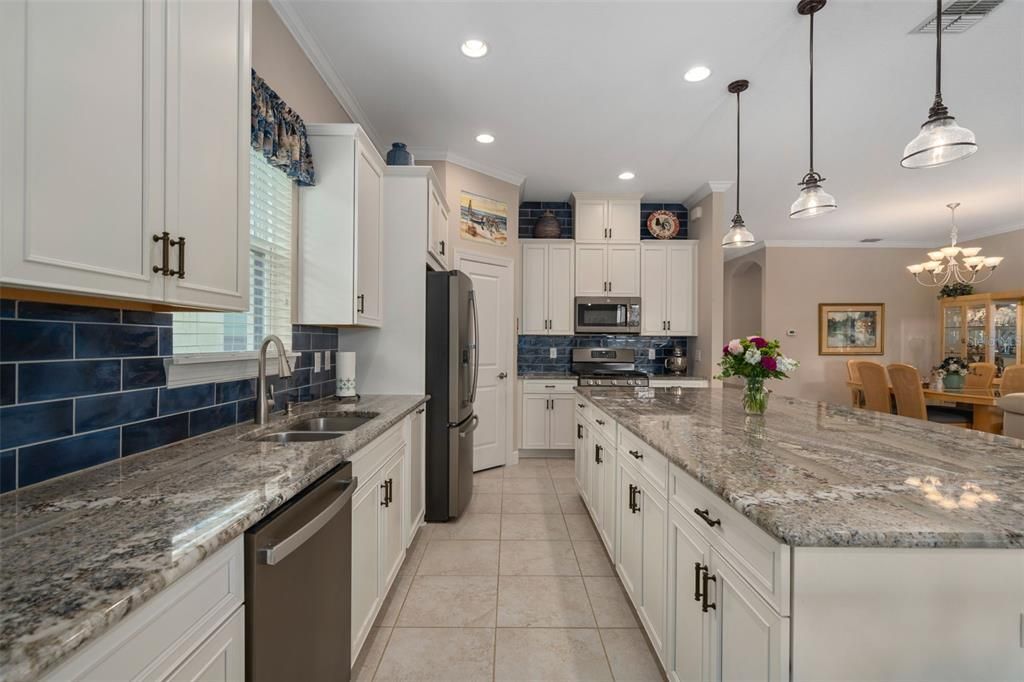En Venta: $620,000 (3 camas, 3 baños, 2333 Pies cuadrados)