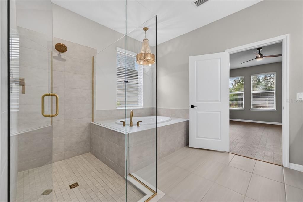 En Venta: $925,000 (5 camas, 4 baños, 3500 Pies cuadrados)