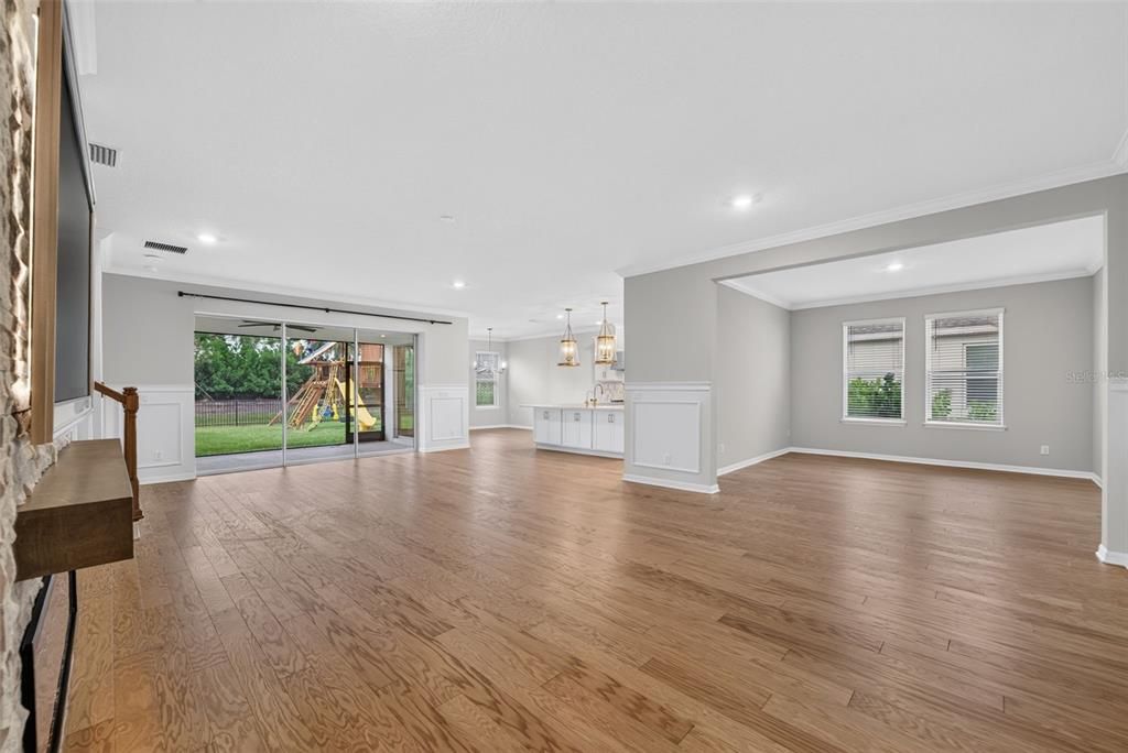 En Venta: $925,000 (5 camas, 4 baños, 3500 Pies cuadrados)