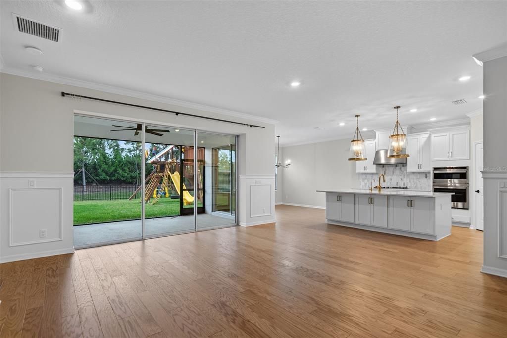 En Venta: $925,000 (5 camas, 4 baños, 3500 Pies cuadrados)