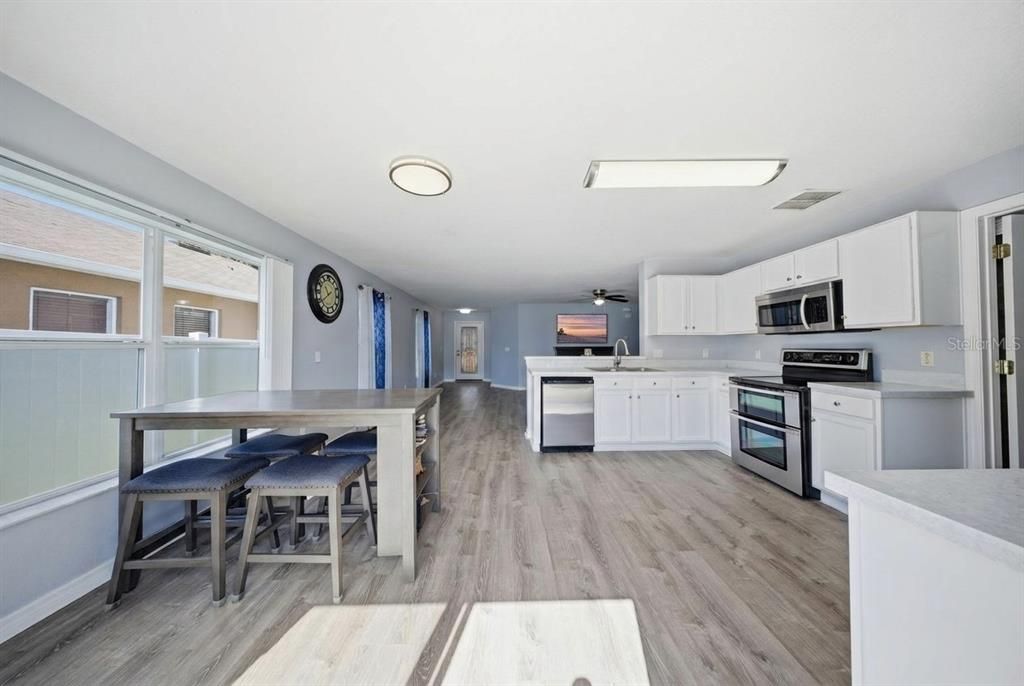 For Sale: $368,000 (3 beds, 2 baths, 1552 Square Feet)