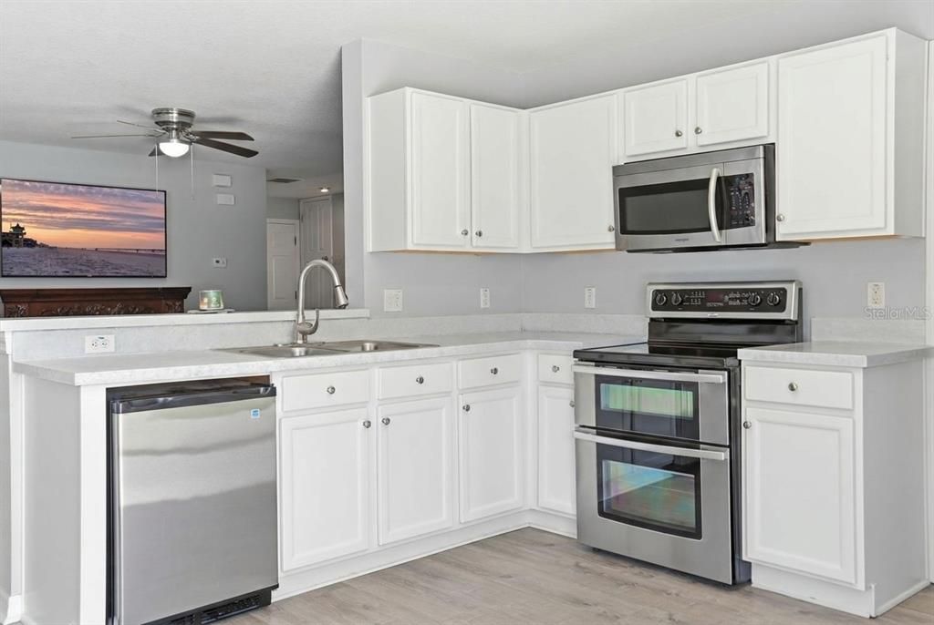 For Sale: $368,000 (3 beds, 2 baths, 1552 Square Feet)