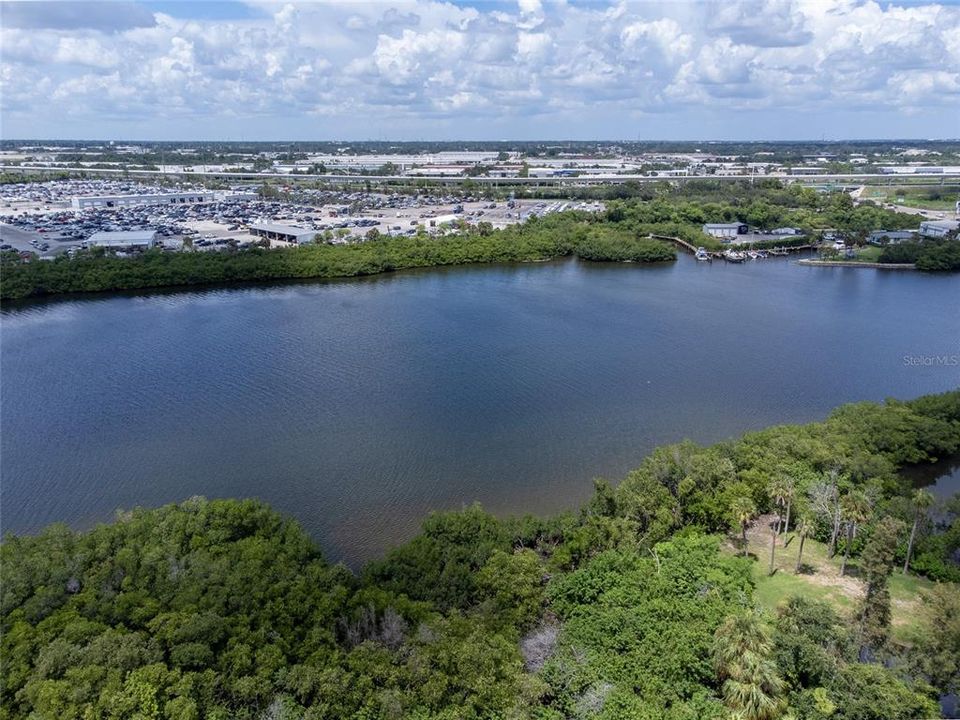 En Venta: $270,000 (2 camas, 2 baños, 1200 Pies cuadrados)