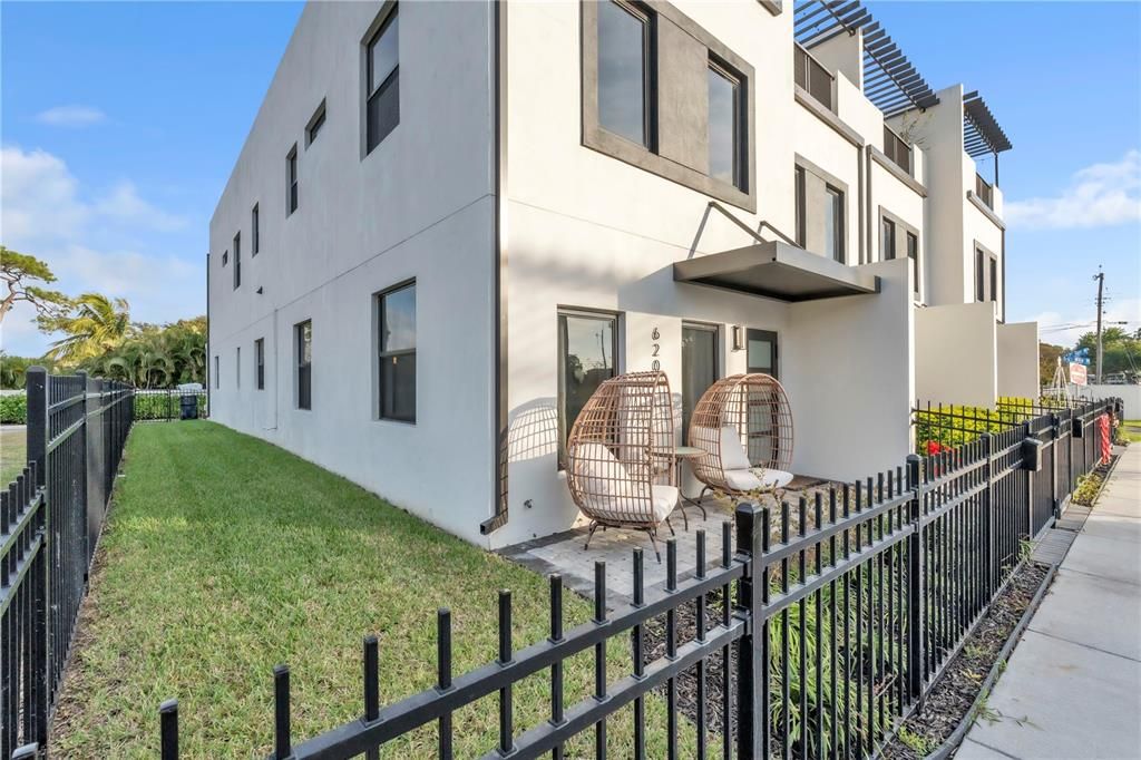 На продажу: $649,999 (2 спален, 2 ванн, 2365 Квадратных фут)