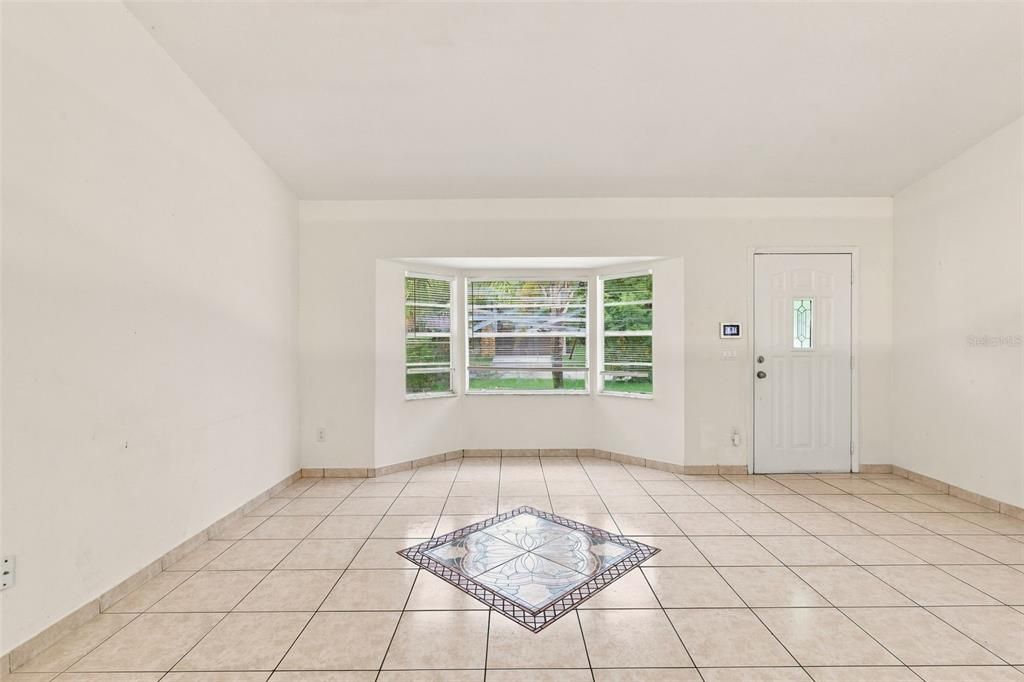 En Venta: $275,000 (3 camas, 2 baños, 1621 Pies cuadrados)