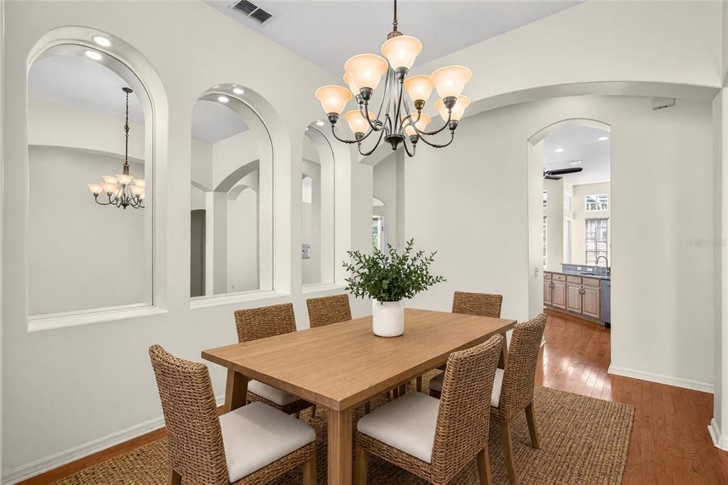 En Venta: $650,000 (4 camas, 3 baños, 2625 Pies cuadrados)