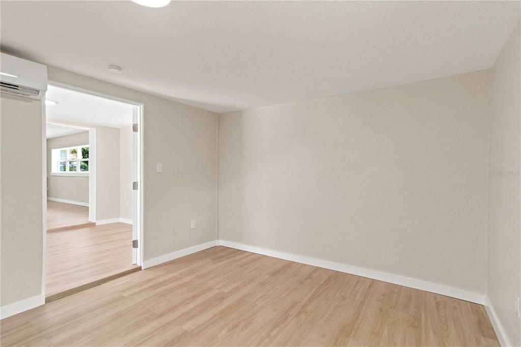 На продажу: $375,000 (4 спален, 2 ванн, 1420 Квадратных фут)
