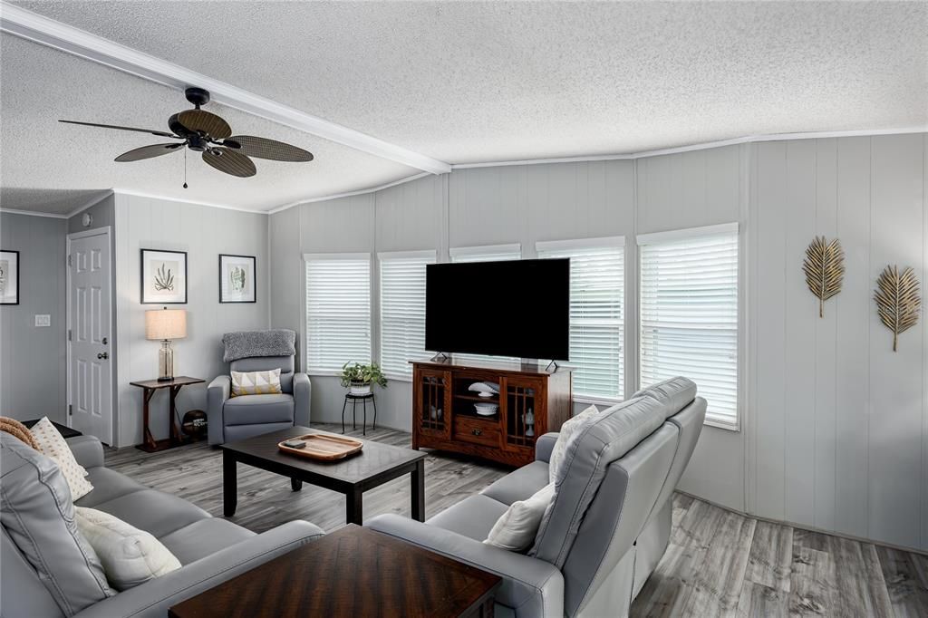 For Sale: $259,000 (2 beds, 2 baths, 1280 Square Feet)