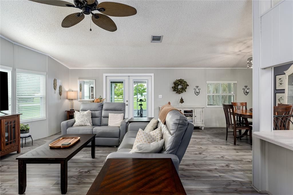 For Sale: $259,000 (2 beds, 2 baths, 1280 Square Feet)