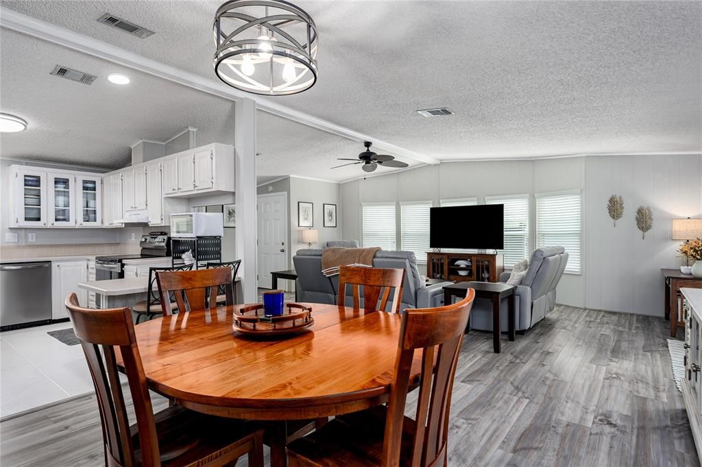 For Sale: $259,000 (2 beds, 2 baths, 1280 Square Feet)