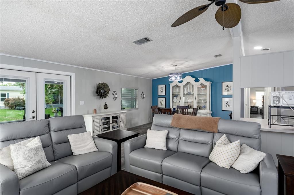 For Sale: $259,000 (2 beds, 2 baths, 1280 Square Feet)