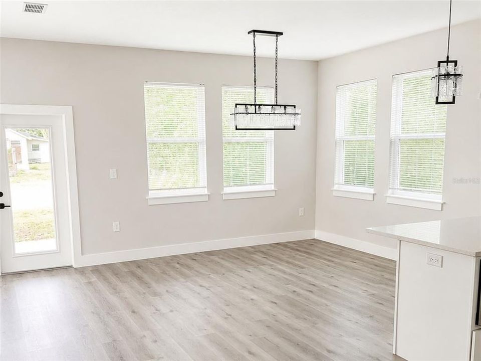 En Venta: $889,999 (5 camas, 4 baños, 3180 Pies cuadrados)