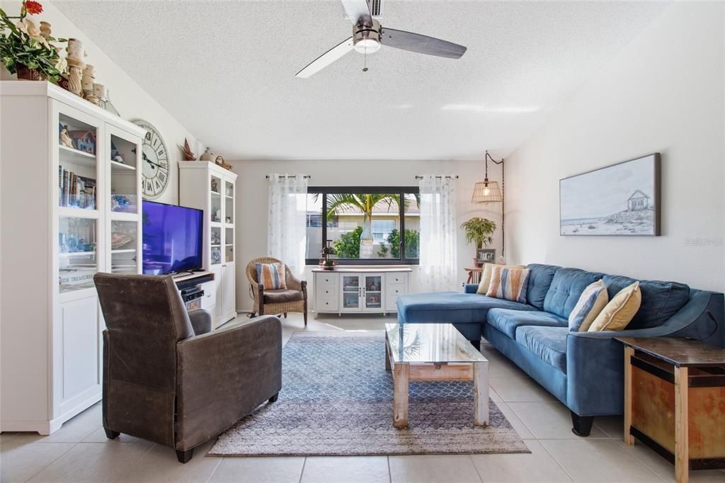 For Sale: $529,900 (2 beds, 2 baths, 1704 Square Feet)