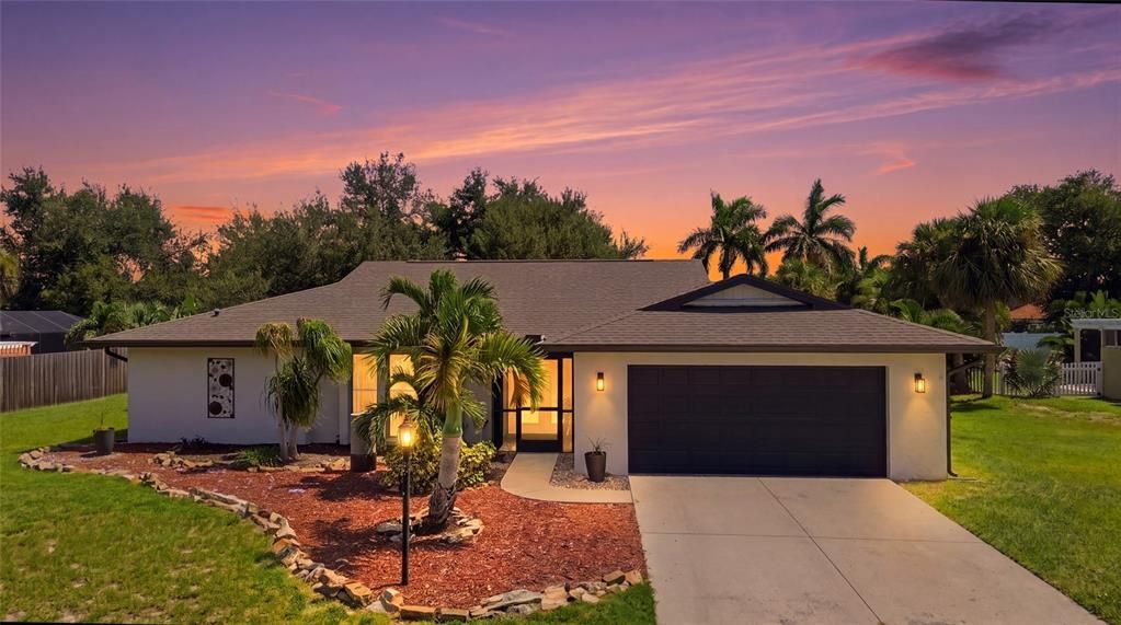 For Sale: $529,900 (2 beds, 2 baths, 1704 Square Feet)