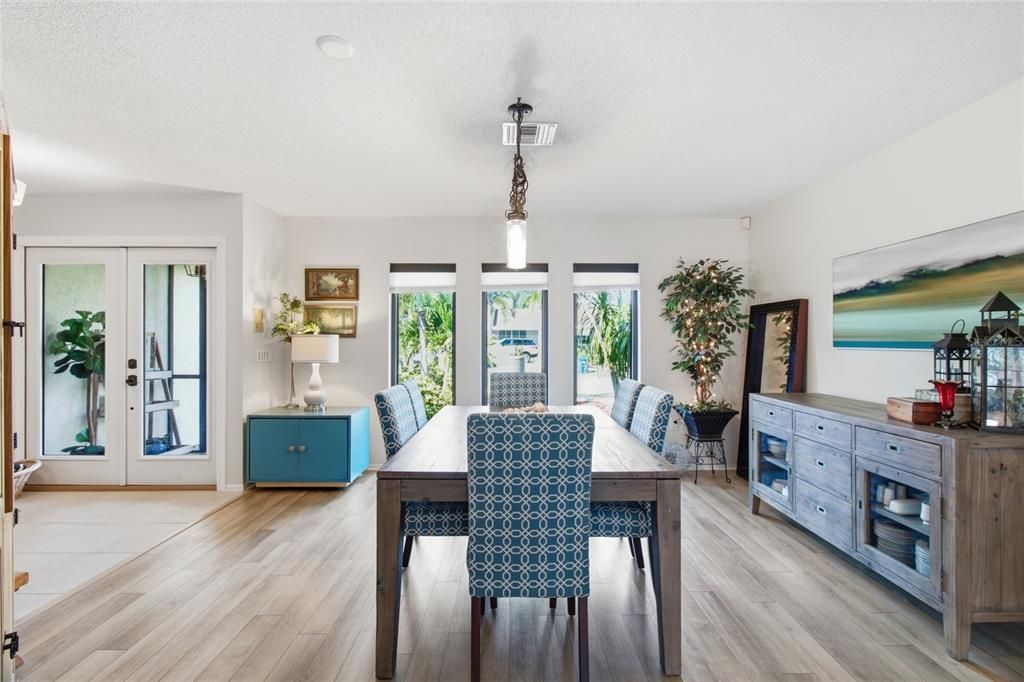 For Sale: $529,900 (2 beds, 2 baths, 1704 Square Feet)