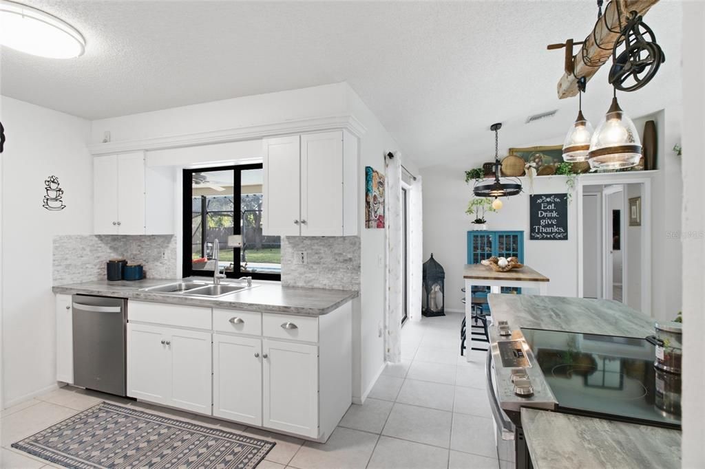 For Sale: $529,900 (2 beds, 2 baths, 1704 Square Feet)