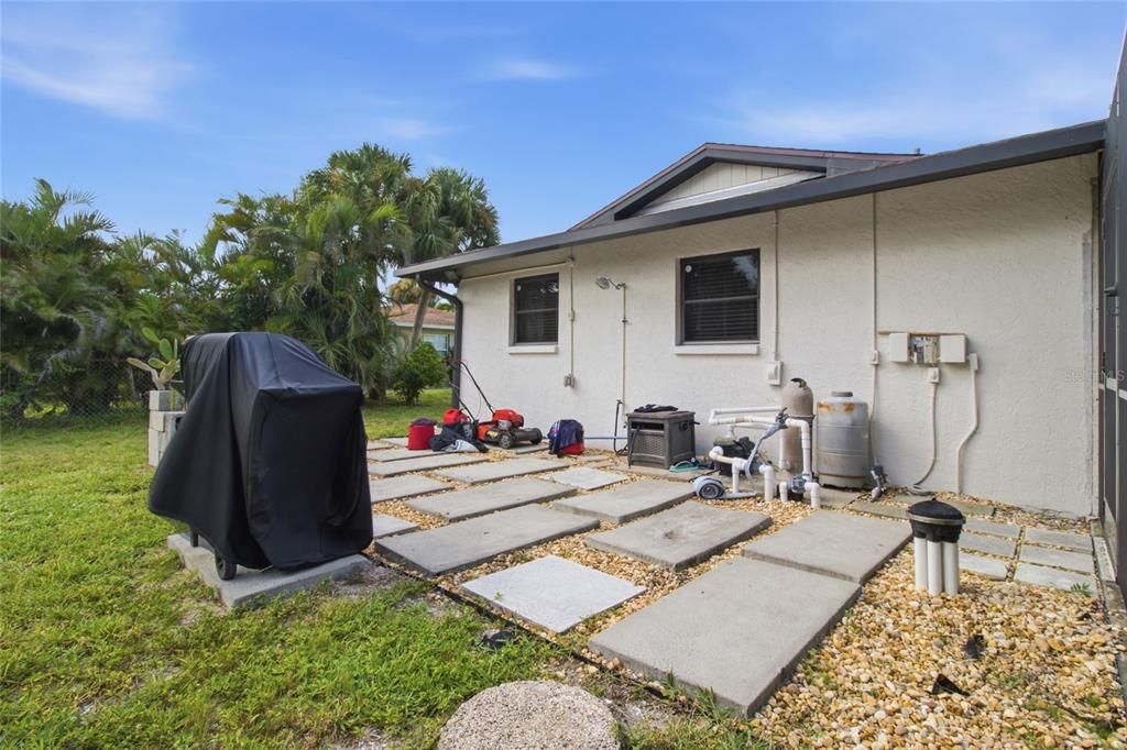 For Sale: $529,900 (2 beds, 2 baths, 1704 Square Feet)