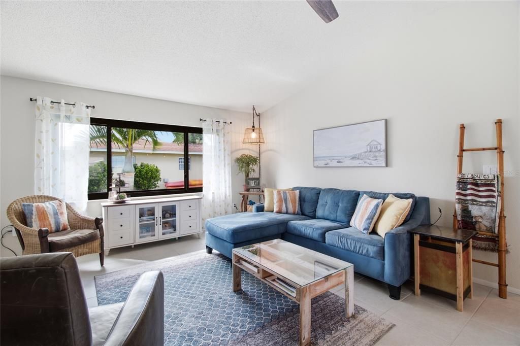 For Sale: $529,900 (2 beds, 2 baths, 1704 Square Feet)