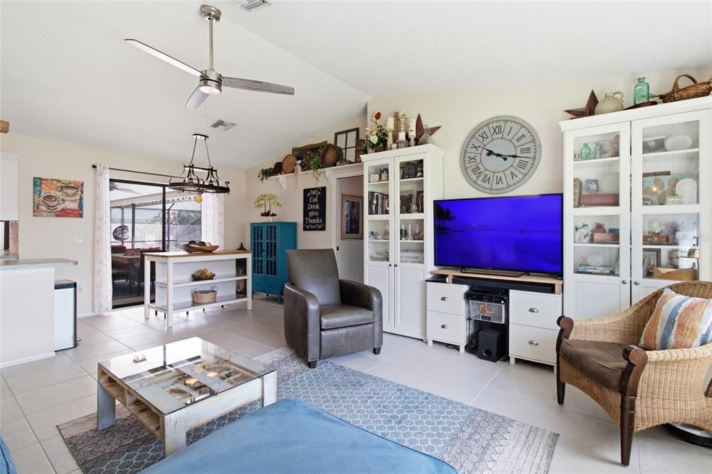 For Sale: $529,900 (2 beds, 2 baths, 1704 Square Feet)