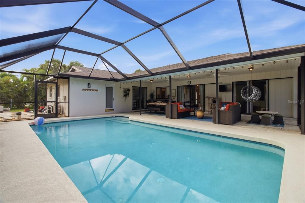 For Sale: $529,900 (2 beds, 2 baths, 1704 Square Feet)