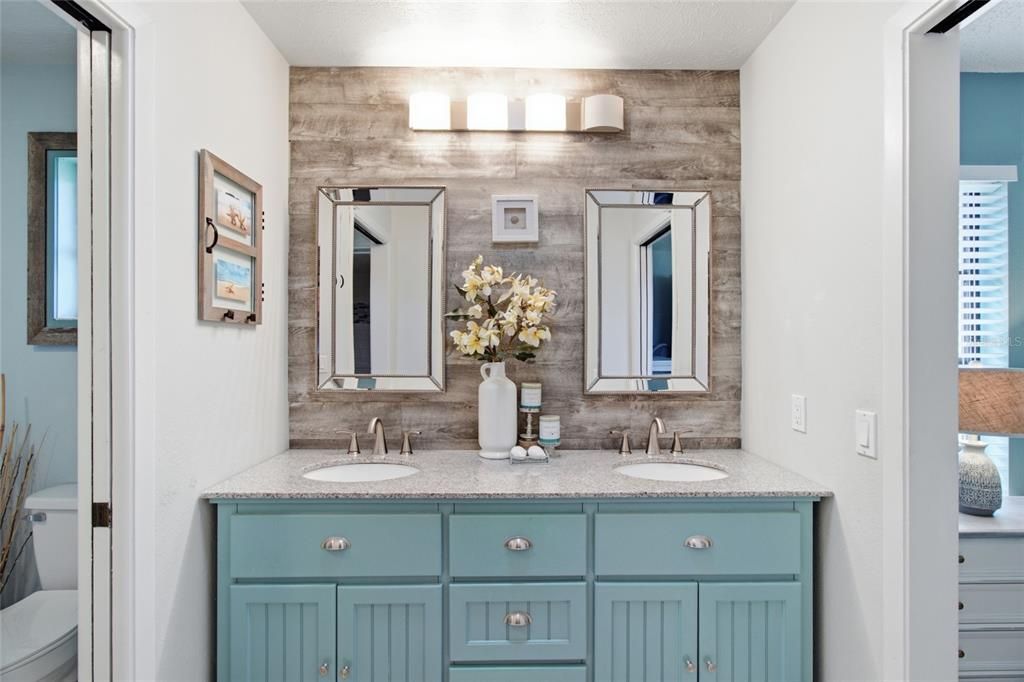 For Sale: $529,900 (2 beds, 2 baths, 1704 Square Feet)