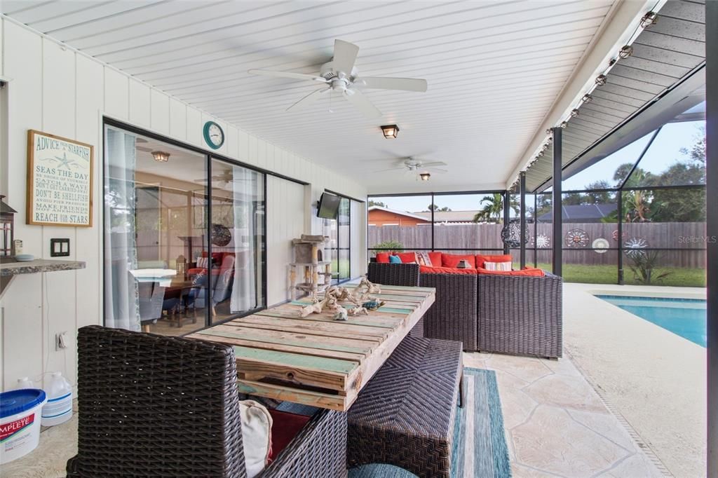 For Sale: $529,900 (2 beds, 2 baths, 1704 Square Feet)