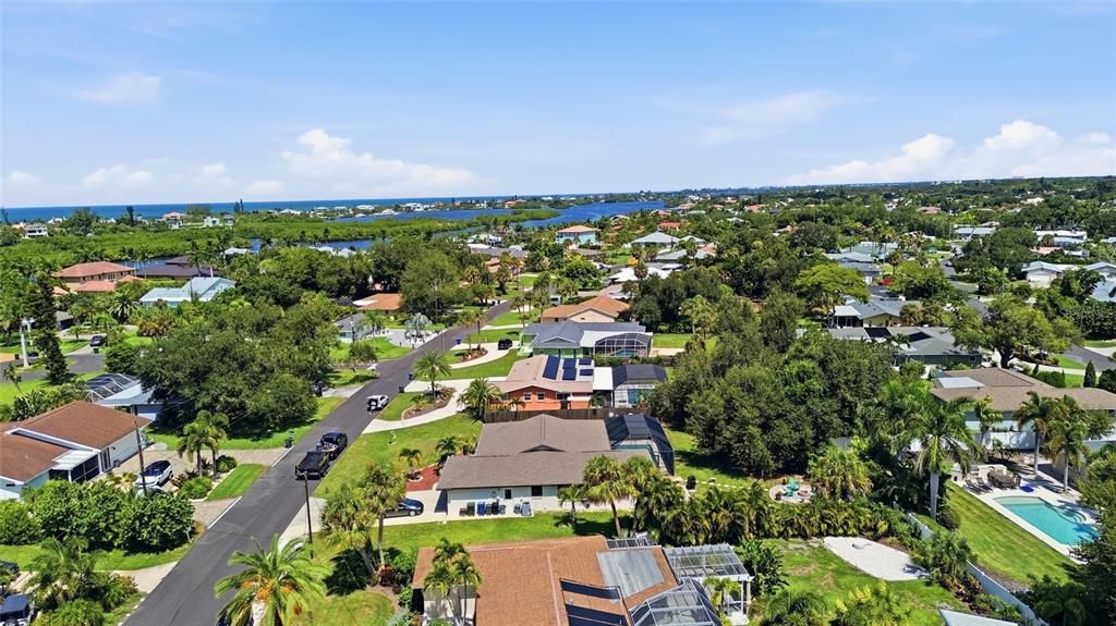 For Sale: $529,900 (2 beds, 2 baths, 1704 Square Feet)