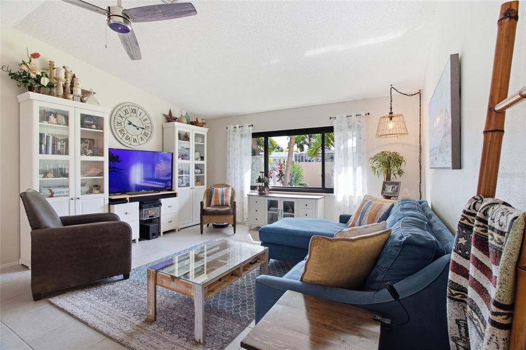 For Sale: $529,900 (2 beds, 2 baths, 1704 Square Feet)