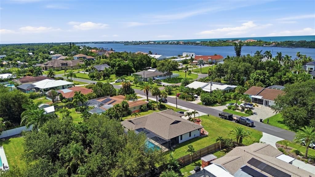 For Sale: $529,900 (2 beds, 2 baths, 1704 Square Feet)