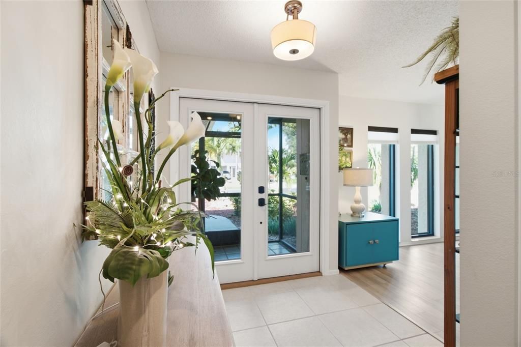 For Sale: $529,900 (2 beds, 2 baths, 1704 Square Feet)