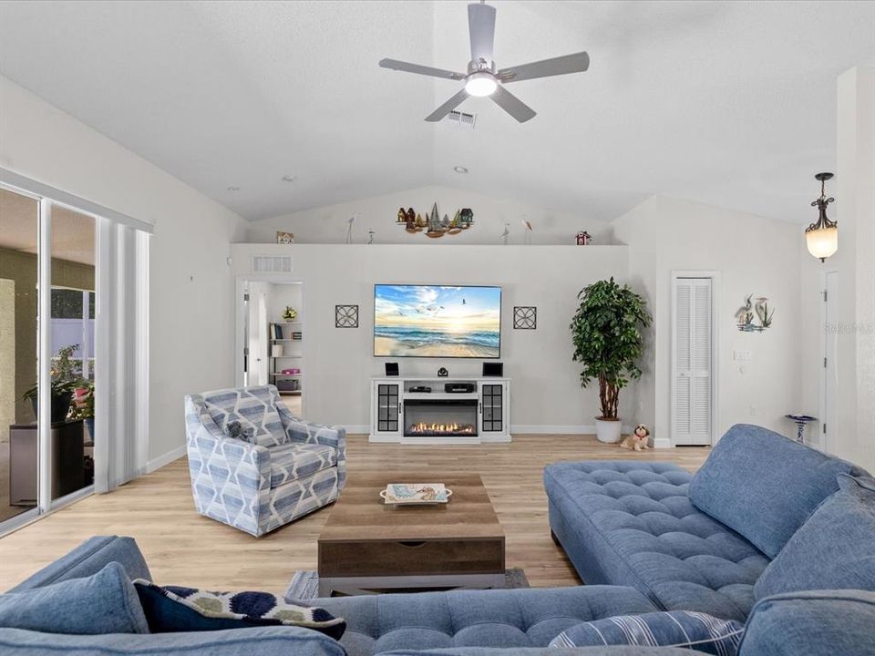 For Sale: $414,000 (3 beds, 2 baths, 1799 Square Feet)
