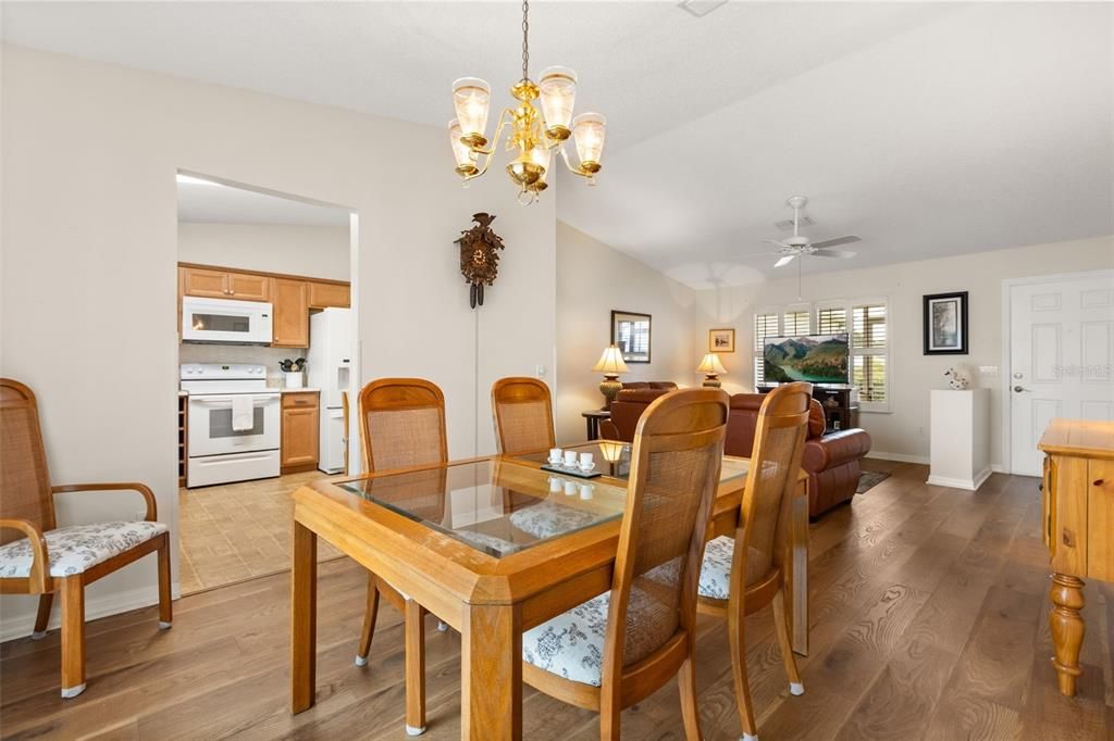 For Sale: $315,000 (3 beds, 2 baths, 1392 Square Feet)
