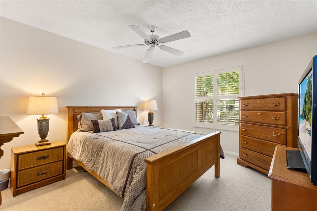 For Sale: $315,000 (3 beds, 2 baths, 1392 Square Feet)