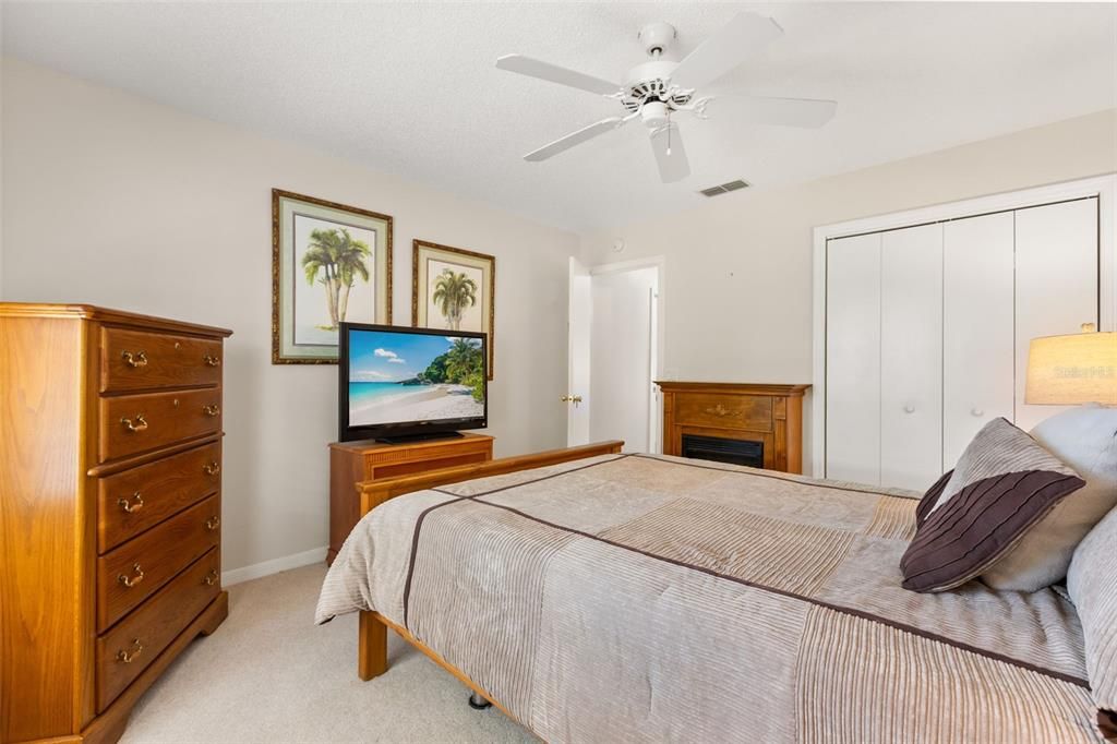 For Sale: $315,000 (3 beds, 2 baths, 1392 Square Feet)