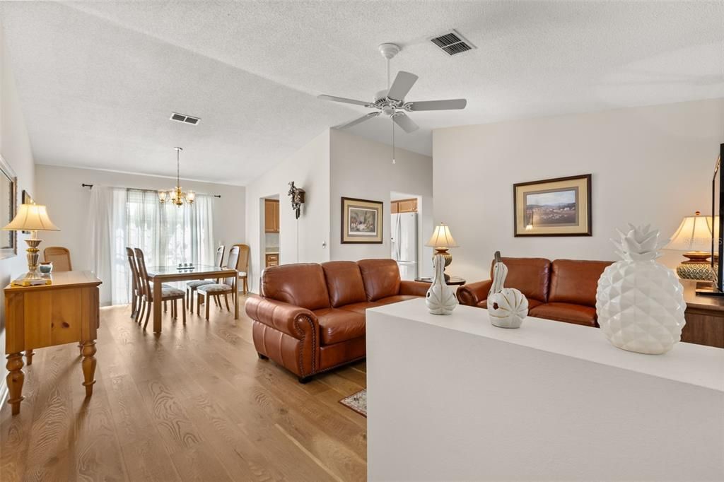 For Sale: $315,000 (3 beds, 2 baths, 1392 Square Feet)
